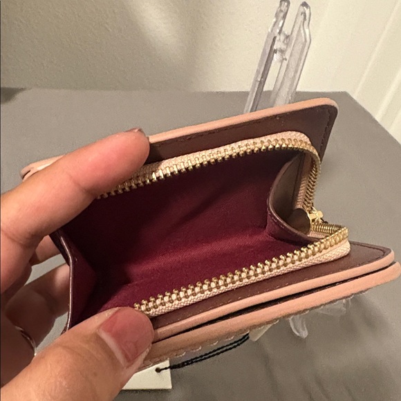 NWT MARC JACOBS Pebbled Leather Compact Wallet In Rose - Picture 7 of 7